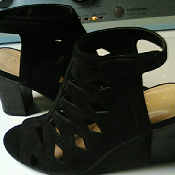 Sandals - Picture 2 of 3